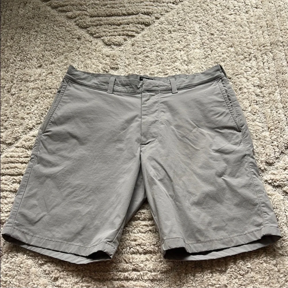 Men’s J. Crew Stretch Gray Flat Front 9 in Shorts, Size 31